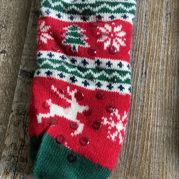 Christmas 🎄 Holiday  Fuzzzy socks 🧦 - Picture 4 of 5